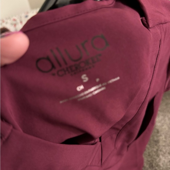 Maroon Allura scrubs set in small - Picture 5 of 6